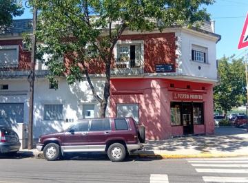 Casa · 330m² · 5 Ambientes · Casa en Pompeya con Dos Locales