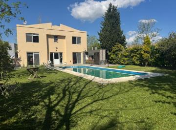 Casa · 196m² · 5 Ambientes · 3 Cocheras · Casa Venta y Alquiler Temporal Barrio San Isidro Labrador
