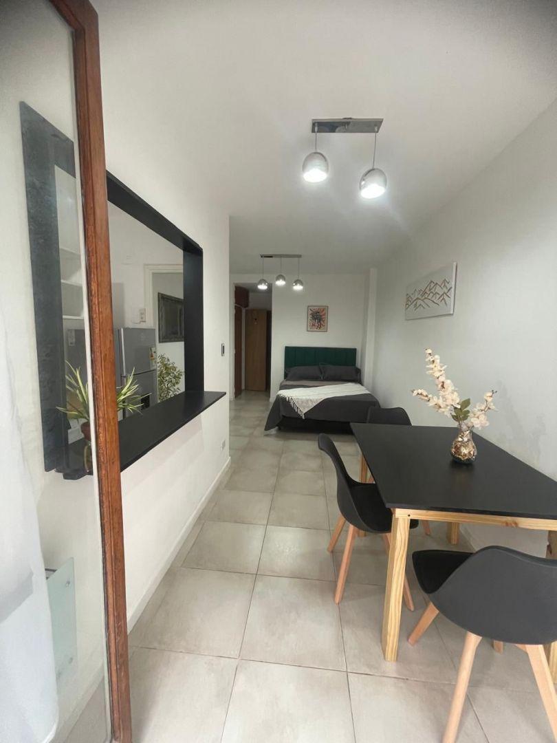 Depto 1 amb, 26m² con balcón — Centro