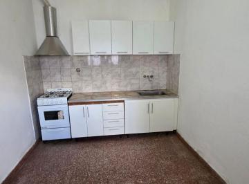 PH 60m² Alquiler Caseros · Muy Buen Departamento Tipo Casa 2 Ambientes con Patio Propio, por Pasillo. Muy Expensas Bajas.
