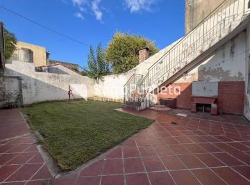 Casa · 110m² · 3 Ambientes · 1 Cochera · Venta de Casa 3 Ambientes con Cochera Cubierta y Patio en Morón Sur