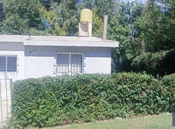 Casa · 100m² · 4 Ambientes · 1 Cochera · Casa de Barrio a La Venta
