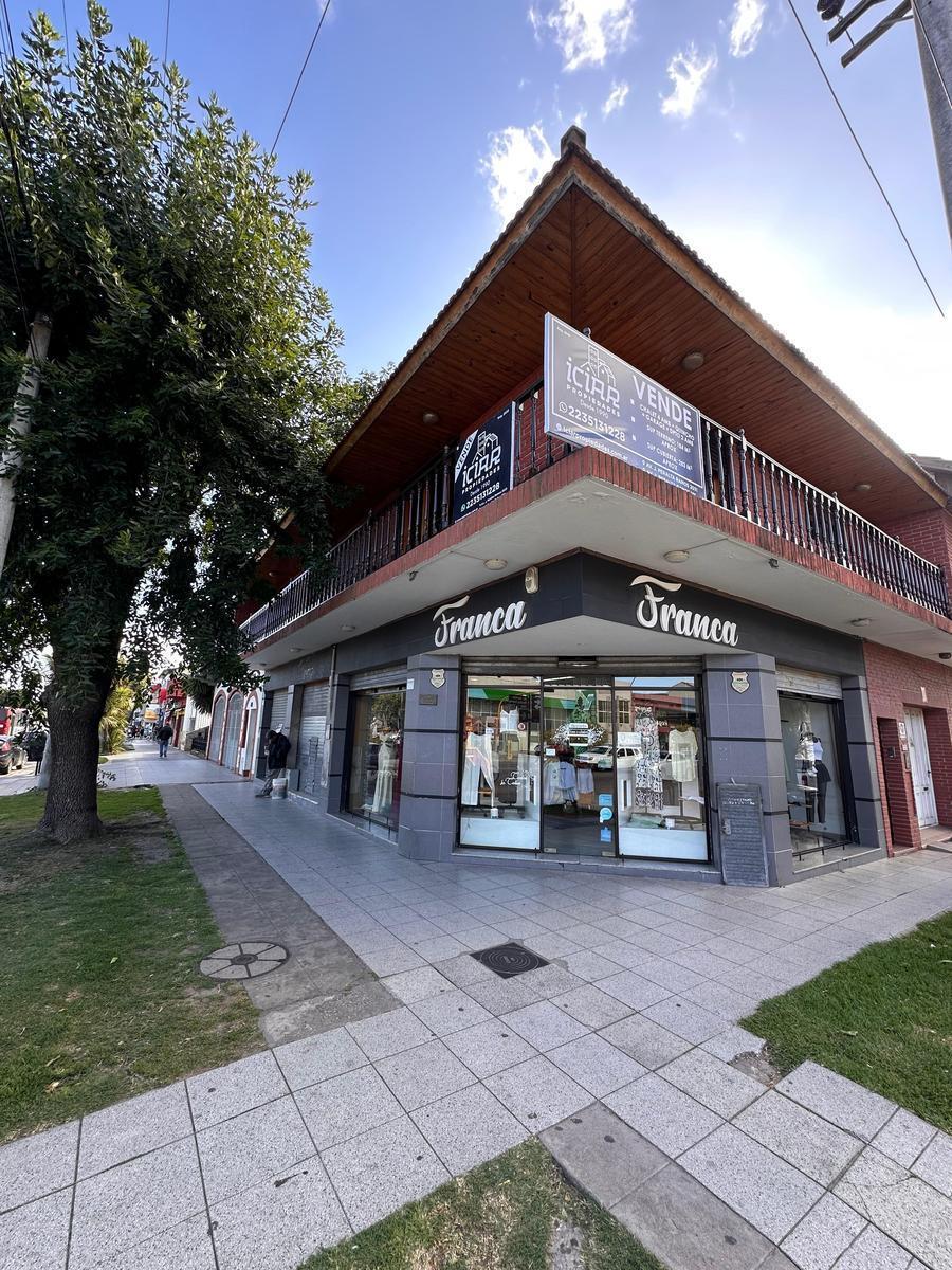 Chalet 4 amb, 286m² con garage y quincho — Av. J. Peralta Ramos