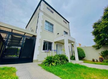 Casa · 255m² · 6 Ambientes · 3 Cocheras · Casa - Ituzaingó