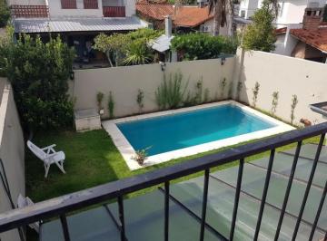 Casa · 180m² · 5 Ambientes · 2 Cocheras · Alquiler – Chalet de 5 Ambientes en 2 Plantas con Jardín y Pileta