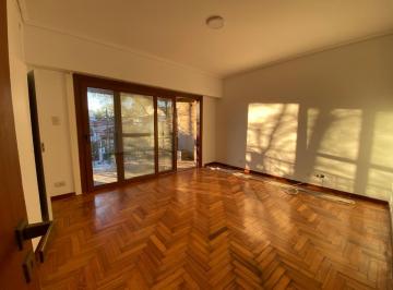 Casa · 366m² · 7 Ambientes · 2 Cocheras · Alquiler – Chalet de 7 Ambientes en 2 Plantas con Jardín y Pileta, Cochera Cubierta.