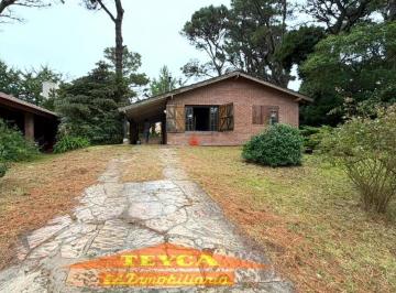 Casa · 130m² · 3 Ambientes · 1 Cochera · Casa Alquiler Anual - Zona Duplex