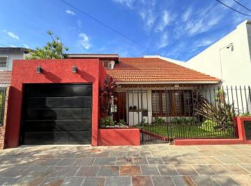 Casa 206m² Venta Lanús Este · En Venta Casa 5 Amb con Gge P/ 2 Autos, Fdo Libre, Quincho y Pileta en Lanus