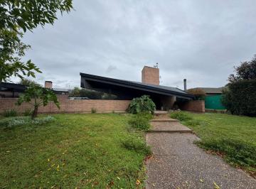 Casa · 1350m² · 5 Ambientes · 4 Cocheras · Casa en Venta en Fincas del Sur II