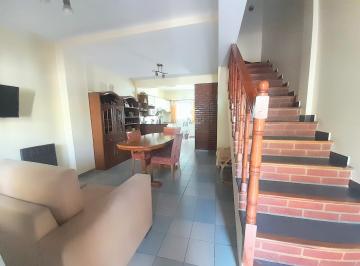Casa · 72m² · 3 Ambientes · 1 Cochera · Venta Casa Duplex 3 Ambientes con Cochera y Parrilla en San Justo