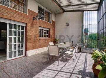 Casa · 230m² · 4 Ambientes · Venta Casa 4 Ambientes con Dependencia, Escritorio, Playroom, Local y Cochera en Parque Avellaneda