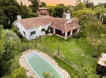 Casa · 337m² · 5 Ambientes · 1 Cochera · Venta Casa 8 Ambientes Bella Vista con Pileta