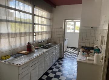Departamento · 130m² · 6 Ambientes · 1 Cochera · Venta de Amplio Departamento Ciudad de Mendoza