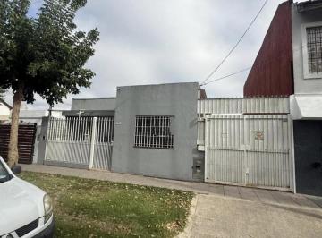 Casa · 200m² · 3 Ambientes · Venta Casa 3 Ambiente con Patio y Cochera Villa de Mayo