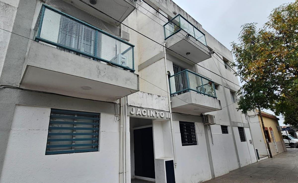 Venta 2 Dormitorios en 1° Piso a la Calle, Jacinto Ríos 1300