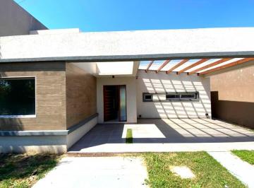Casa · 79ha · 3 Ambientes · 2 Cocheras · Venta de Casa a Estrenar en Tierra de Sueños 2