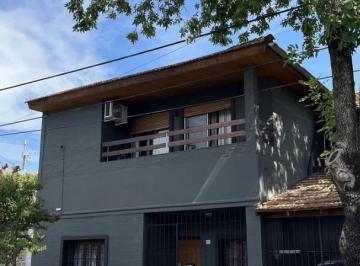 Casa · 168m² · 4 Ambientes · 1 Cochera · Excelente Casa en Venta en Vicente Lopez