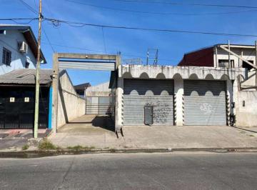 Bodega-Galpón , Quilmes · Amplio Galpón de 420 m² en Alquiler en Quilmes Oeste