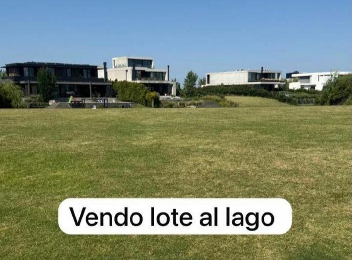 Terreno · 902m²