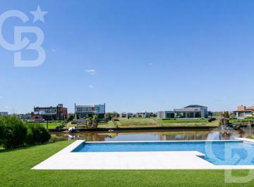 Casa · 194m² · 4 Ambientes · 1 Cochera · Venta Casa en El Naudir - con Amarra - a Estrenar - 3 Dorm.