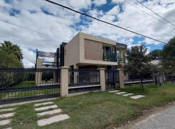 Casa · 780m² · 8 Ambientes · 2 Cocheras · Casa en Venta y Alquiler de 4 Dorm. en B° Privado Los Olmos, Salta Capital