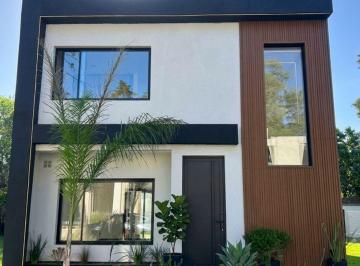 Casa de 4 ambientes, Ituzaingó · Casa a Estrenar en Barrio Cerrado Santos Vega Ituzaingó 2 Cocheras Jardín Parrilla