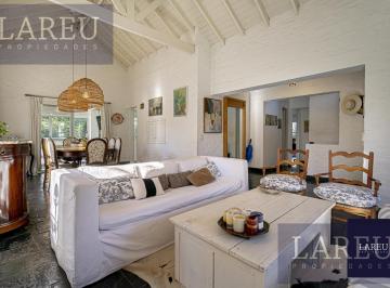 Casa · 180m² · 7 Ambientes · 1 Cochera · Casa en Venta en Cc Mailyng