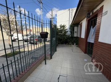 Casa · 70m² · 3 Ambientes · Venta - Casa - 3 Ambientes - con Patio - Zona Céntrica - Lanús Este