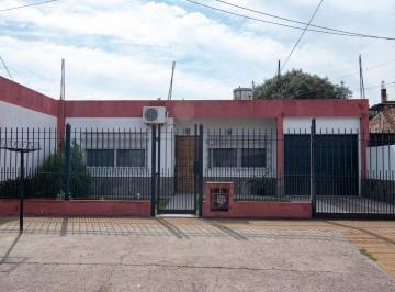 Casa de 6 ambientes, Lomas de Zamora · Dueña Vende Casa 6 Ambientes en Lavallol con Gran Jardín y Parrilla