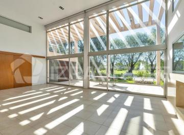 Casa · 267m² · 5 Ambientes · 6 Cocheras · Casa Racionalista a La Venta en Pilar del Lago - con Vista y Salida Al Lago