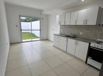 Casa · 80m² · 5 Ambientes · 1 Cochera · Duplex en Venta San Carlos