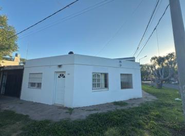 Casa · 181m² · 5 Ambientes · 1 Cochera · Venta Casa de 3 Dorm. con Cochera, Granadero Baigorria
