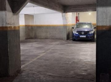 Garage · 12m² · 1 Cochera · Cochera Cubierta en Flores