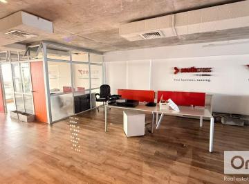 Oficina comercial · 200m² · 1 Cochera · Bureaux Libertador! Oficina en Alquiler.