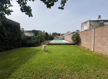 Casa · 120m² · 5 Ambientes · 3 Cocheras · Casa en Venta de 4 Dorm. en Tolosa