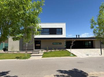 Casa de 7 ambientes, Carrodilla · Tittarelli Vende Excelente Casa de Categoría en El Exclusivo Barrio "Gran Boedo"