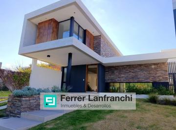 Casa · 380m² · 6 Ambientes · 2 Cocheras · Casa en Venta en Jesus Maria