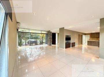 Casa · 230m² · 7 Ambientes · 3 Cocheras · Alquiler / Casa en Guillermo E Hudson