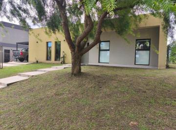 Casa · 150m² · 5 Ambientes · Casa en Alquiler - 4 Dorm. 3 Baños - Escobar