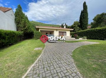 Casa · 317m² · 9 Ambientes · 2 Cocheras · Casa en Avda. del Golf