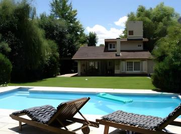 Casa · 125m² · 5 Ambientes · Casa 4 Amb Gran Parque, Quincho, Pileta en Náutico Escobar