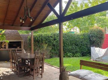 Casa de 4 ambientes, San Isidro · Casa de Una Planta con Jardin, Pileta y Galeria con Parrilla