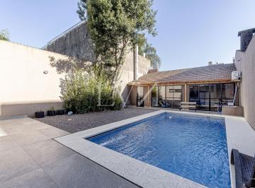 Casa · 180m² · 5 Ambientes · 1 Cochera · Venta Casa 5 Ambientes Pileta - Jardin y Quincho en Ramos Mejía