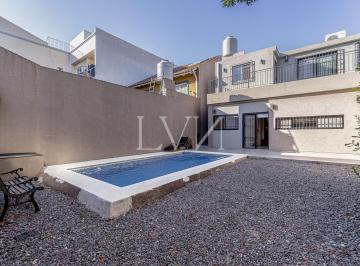Casa · 180m² · 5 Ambientes · 1 Cochera · Venta Casa 5 Ambientes Ramos Mejia Centro con Pileta - Jardin y Quincho