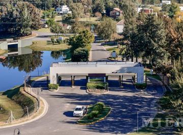 Terreno · 903m² · Lote en Venta a La Laguna en Barrio El Cazal