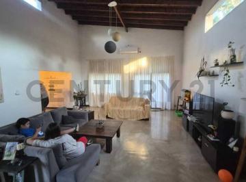 Casa · 166m² · 4 Ambientes · 4 Cocheras · Casa 4 Ambientes Apto Credito en Ezeiza