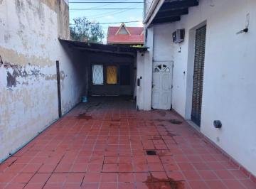 Casa de 3 ambientes, Tres de Febrero · Casa a Reciclar en Caseros Sobre Lote Propio de 8,66 X 18,57 – Excelente Ubicación y Gran Potencial