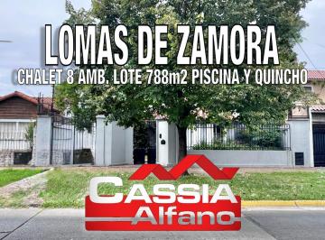 Casa · 337m² · 8 Ambientes · 4 Cocheras · Chalet Impecable Estado Lote 788 m², 5 Habitaciones, Quincho Fondo y Piscina