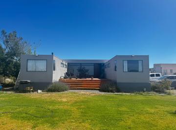 Casa de 3 ambientes, Mari Menuco · Casa 3 Habitaciones