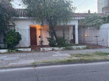 Casa · 102m² · 3 Ambientes · Venta Casa 3 Ambientes con Entrada de Auto Apto Credito